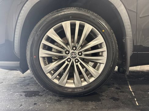 Used 2020 Toyota Highlander Platinum AWD/4WD image 6