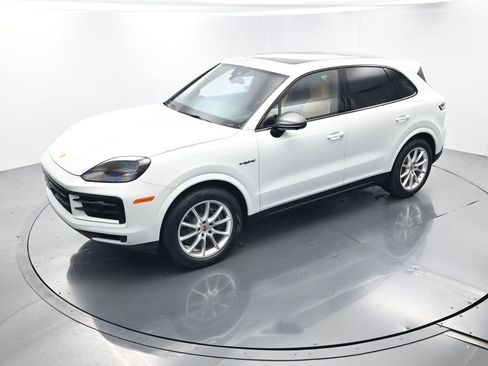 Certified 2024 Porsche Cayenne AWD/4WD image 34