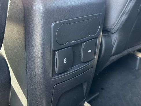 Used 2024 Ford Explorer XLT RWD image 16