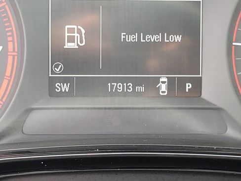 Used 2024 Chevrolet Trax RS FWD image 31