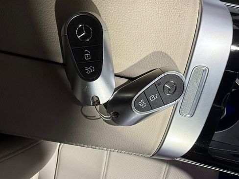 Used 2024 Mercedes-Benz GLC 300 4MATIC image 42