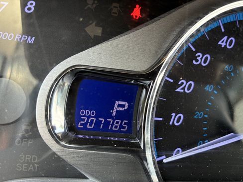 Used 2012 Toyota Sienna XLE w/ Premium Pkg FWD image 8