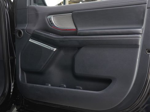 Used 2025 Ford Expedition Max Platinum AWD/4WD image 9