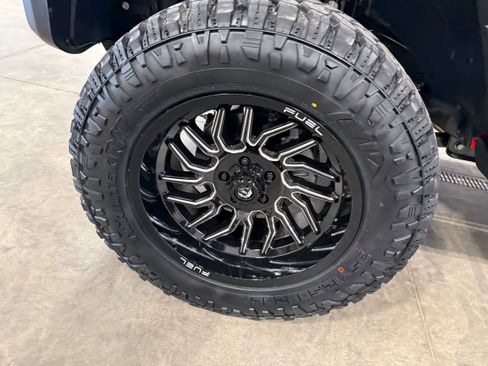 Used 2025 Jeep Gladiator Sport image 39