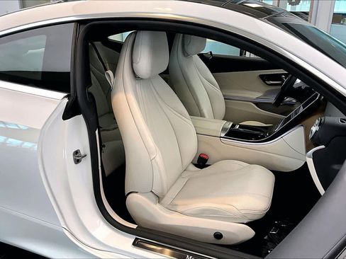 Used 2025 Mercedes-Benz CLE 300 4MATIC Coupe image 8