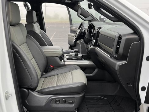 Used 2024 Chevrolet Silverado 1500 ZR2 image 21