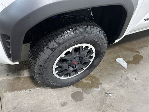 New 2024 Toyota Tacoma TRD Off-Road image 9