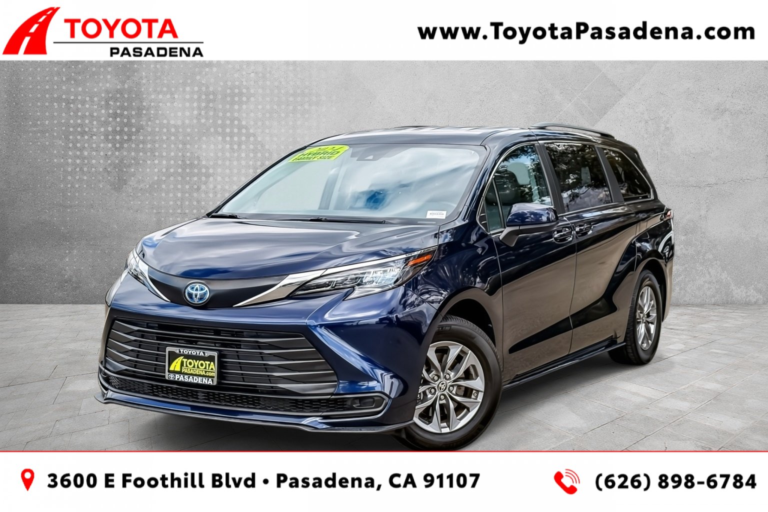 Used 2024 Toyota Sienna LE FWD image 1