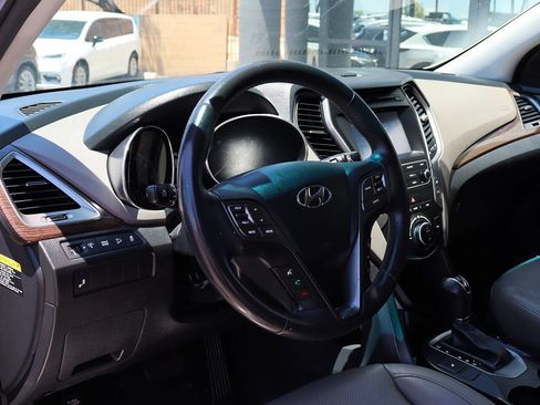 Used 2017 Hyundai Santa Fe Sport FWD image 40