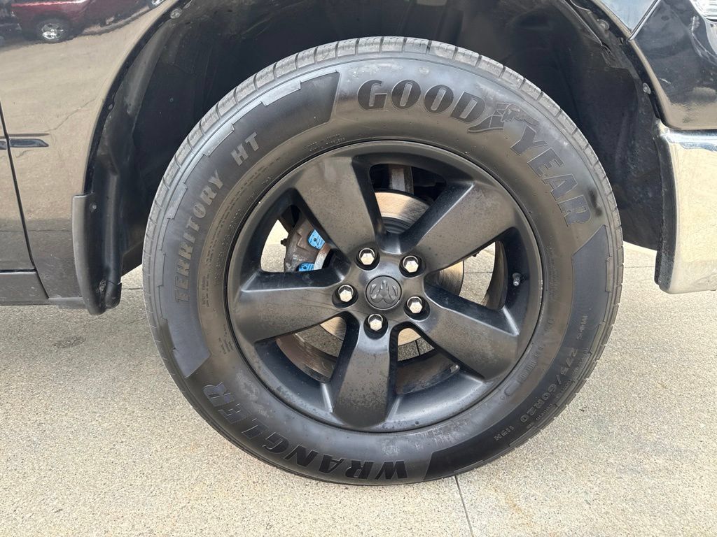 Used 2017 RAM 1500 Classic SLT AWD/4WD image 47