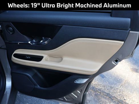 Used 2020 Lincoln Corsair Reserve image 16