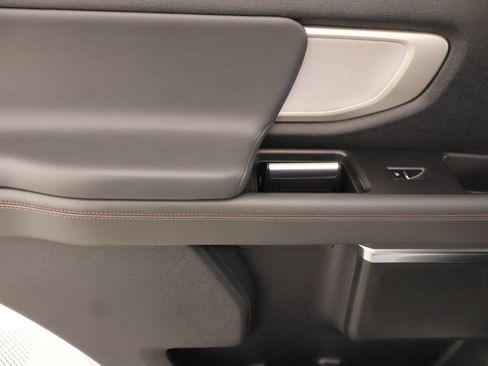 Used 2025 Ford Expedition Active AWD/4WD image 19