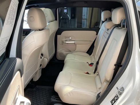 Used 2023 Mercedes-Benz GLB 250 4MATIC w/ Premium Package image 22