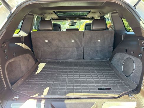 Used 2019 Jeep Grand Cherokee Overland AWD/4WD image 6
