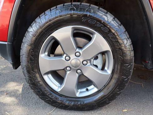 Used 2013 Jeep Grand Cherokee Trailhawk AWD/4WD image 41