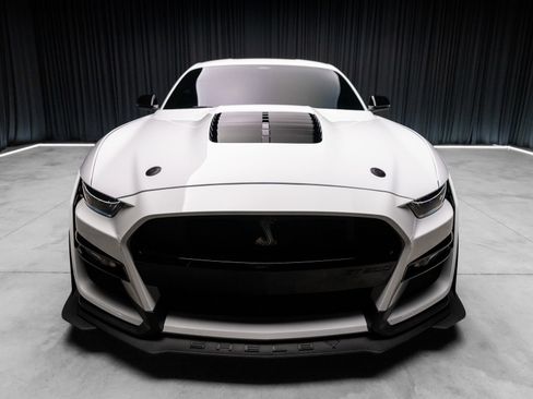 Used 2021 Ford Mustang Shelby GT500 w/ Carbon Fiber Track Pack RWD image 9