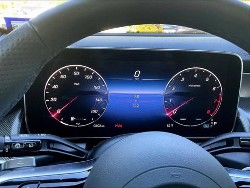 Used 2024 Mercedes-Benz GLC 300 4MATIC image 5