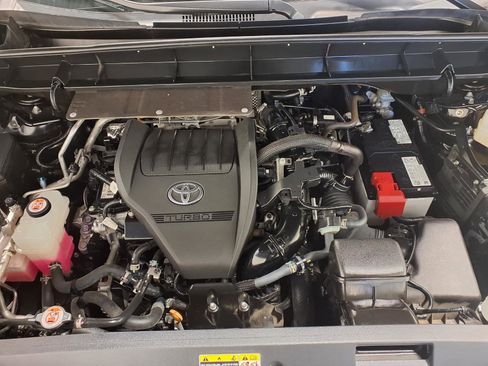 Used 2023 Toyota Highlander XLE image 31