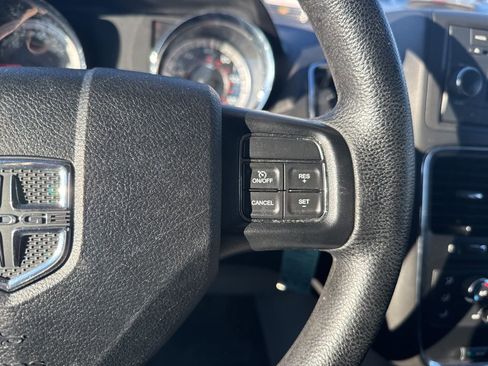 Used 2017 Dodge Grand Caravan SE image 16