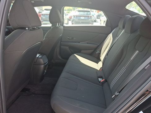 Used 2025 Hyundai Elantra SEL FWD image 10