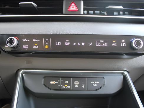 New 2026 Kia Carnival EX image 28