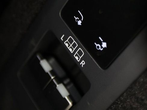 Used 2025 Land Rover Range Rover Sport Dynamic SE image 13