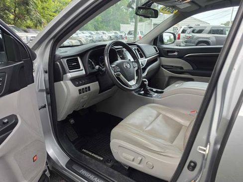Used 2015 Toyota Highlander Limited Platinum AWD/4WD image 10