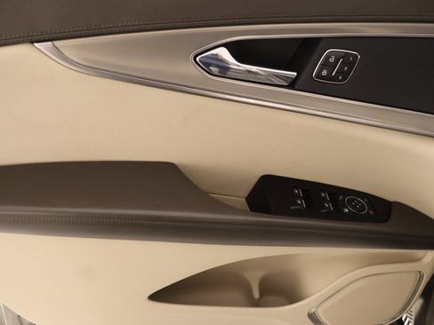 Used 2019 Lincoln Nautilus Select FWD image 16