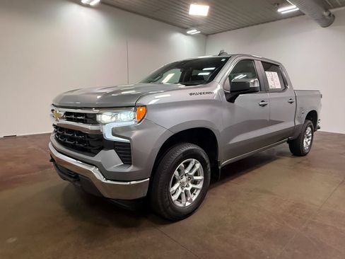 Used 2024 Chevrolet Silverado 1500 LT AWD/4WD image 40