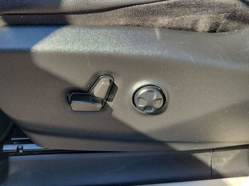 Used 2022 Chrysler Pacifica Touring-L FWD image 16