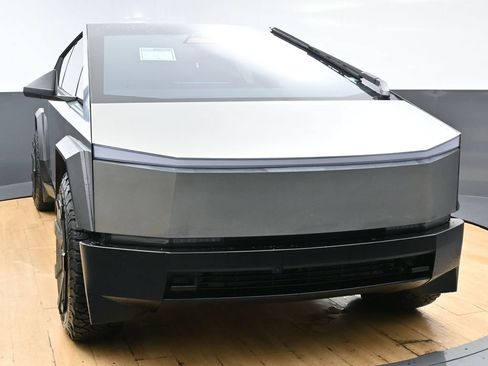 Used 2024 Tesla Cybertruck AWD Crew Cab image 3