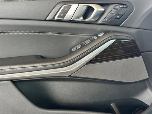 Used 2024 BMW X7 xDrive40i image 10