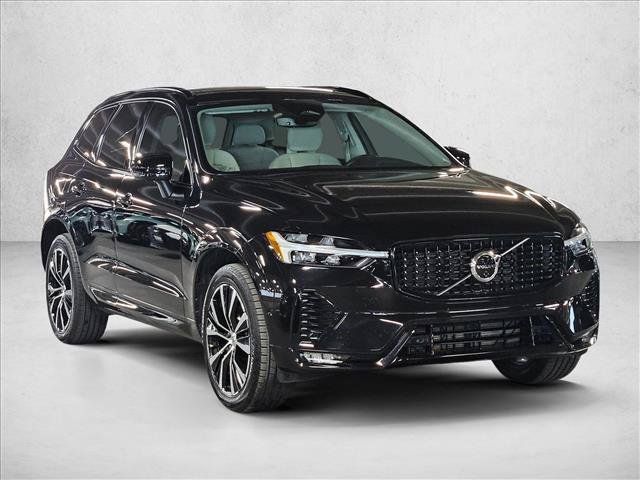 Used 2025 Volvo XC60 B5 Plus w/ Protection Package Premier AWD/4WD image 3