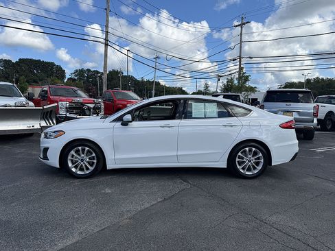 Used 2020 Ford Fusion SE FWD image 3
