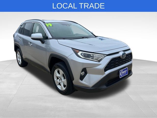 Used 2019 Toyota RAV4 XLE w/ Carpet Mat Package AWD/4WD image 8