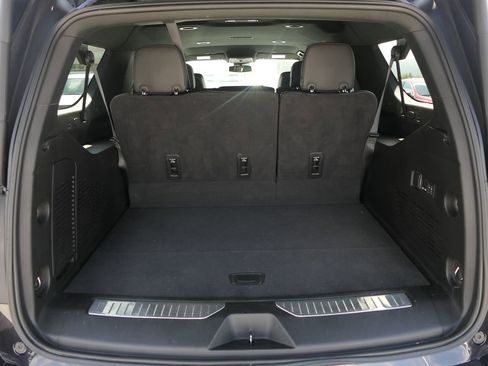 Used 2024 Chevrolet Suburban Premier RWD image 28
