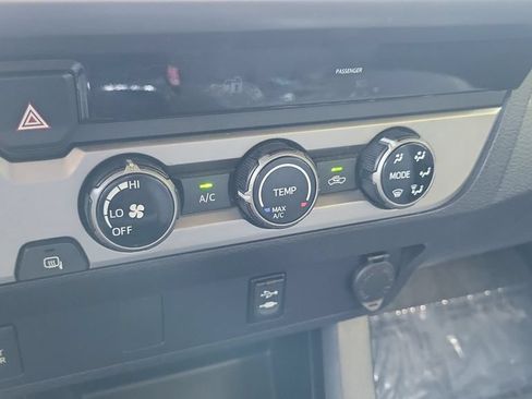 Used 2017 Toyota Tacoma SR5 w/ Tow Package RWD image 15