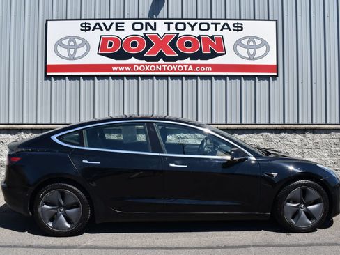 Used 2018 Tesla Model 3 Long Range RWD image 8