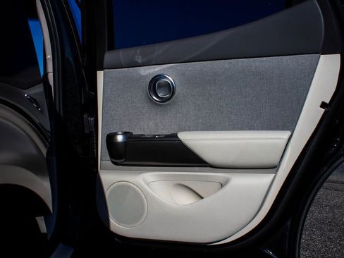 Used 2025 Genesis GV60 Advanced image 13