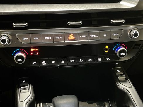 Used 2025 Kia Telluride S image 16