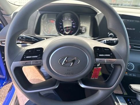 Used 2023 Hyundai Elantra SE FWD image 8