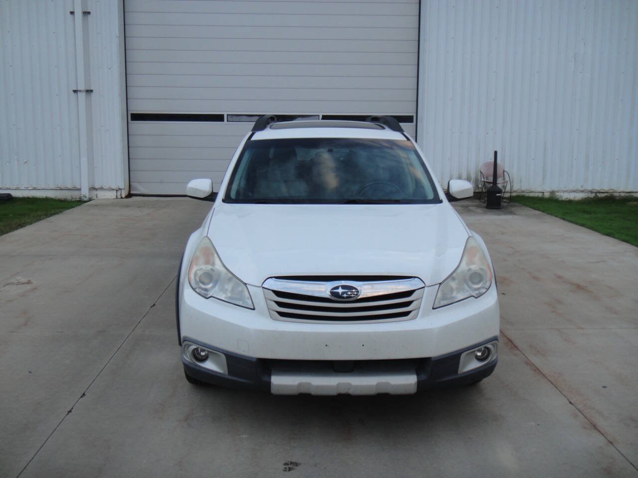 Used 2012 Subaru Outback 2.5i Limited w/ Moonroof Pkg AWD/4WD image 3