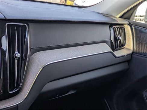 Used 2021 Volvo XC60 T5 Inscription w/ Advanced Package image 18