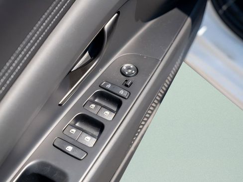 New 2025 Hyundai Elantra Sport FWD image 17