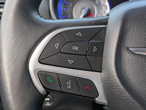 Used 2015 Chrysler 300 Limited image 22