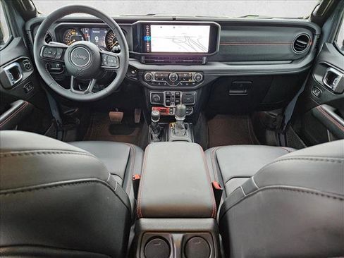 Used 2025 Jeep Wrangler Unlimited Rubicon image 17