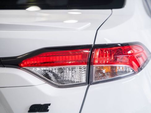 Used 2023 Toyota Corolla SE FWD image 6