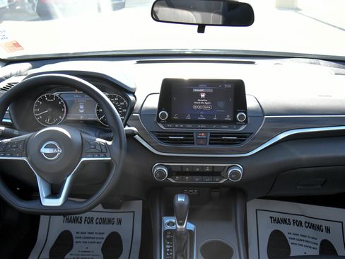 Used 2025 Nissan Altima 2.5 SV FWD image 35