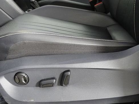 Used 2024 Volkswagen Tiguan SE AWD/4WD image 18
