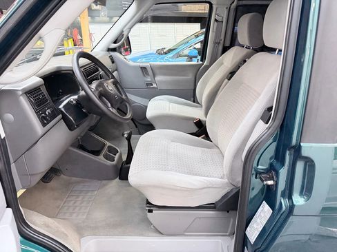 Used 2003 Volkswagen Eurovan MV image 11